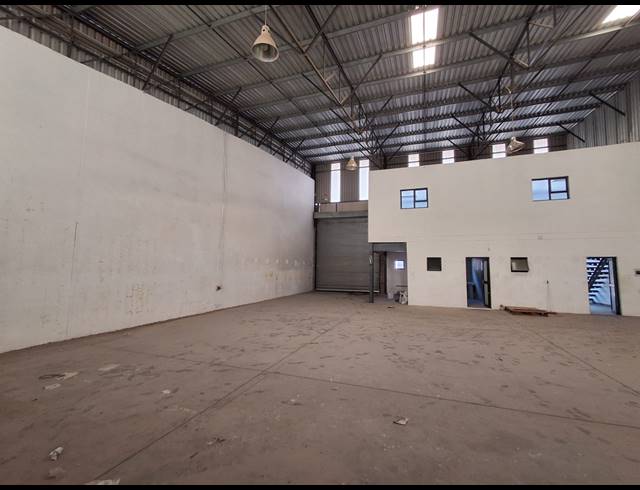 350M² WAREHOUSE TO LET IN WYCHWOOD